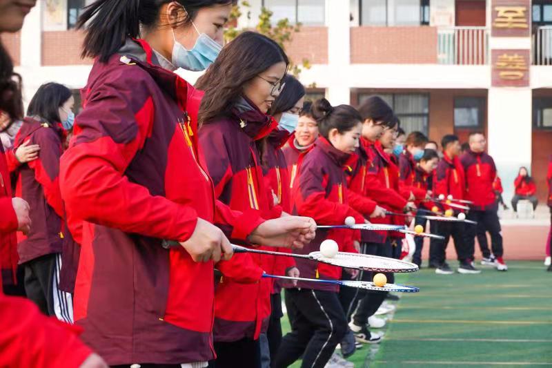 安徽小学冲锋衣换装图片,冲锋衣团队活动展示